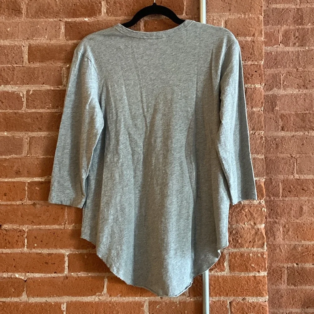 Wilt 3/4 Sleeve V-Neck Shirttail Tee w/Raw Hem Top - Picture 3 of 9